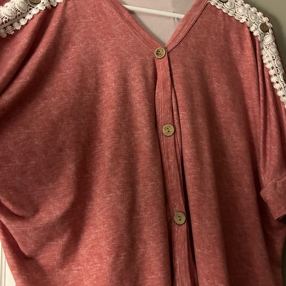 Blush - Picture 4 of 5